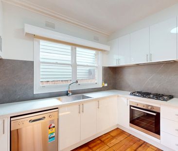 Renovated 3-Bedroom Home in Prime Coburg Location - Photo 4