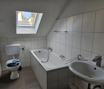 Moderne Dachgeschosswohnung in ruhiger Lage - Foto 1