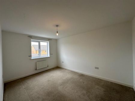 4 bedroom semi-detached house to rent - Photo 5