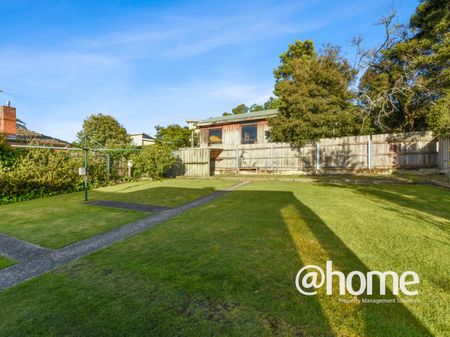 Modern Family Home - Photo 4