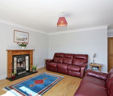 4 bedroom detached house to rent - Photo 2