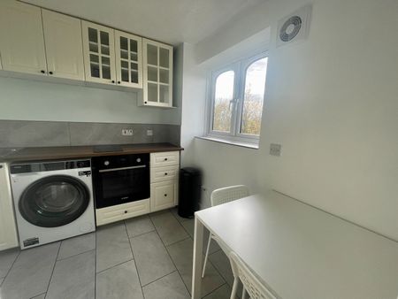 Studio Flat, Telegraph Place, E14 - Photo 3