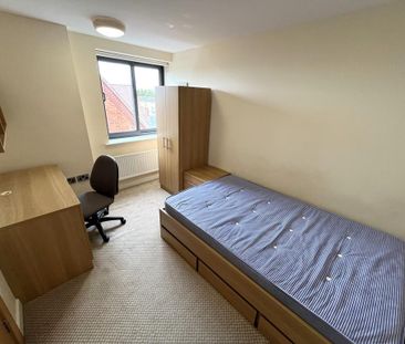 1 bedroom in a flat share to rent - Photo 1