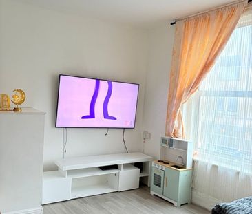 2 Bed Flat, High Road, NW10 - Photo 4