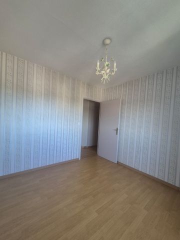Location Appartement 4 pièces 76m² MAUBEUGE 59600 - Photo 4