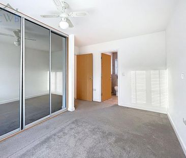 2 bedroom coach house to rent - Photo 2