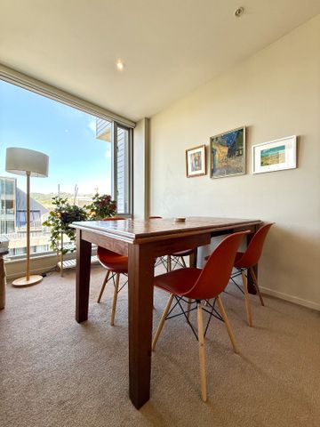 City Living - 2 Bedroom Apartment with secured covered car park - Photo 3