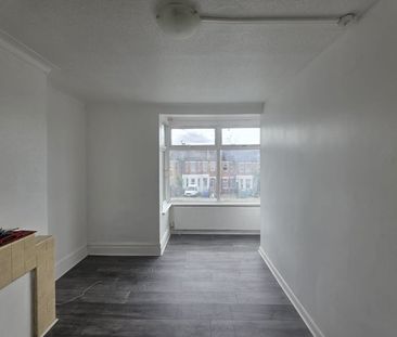 4 Bed Flat, Pinner Road, HA1 - Photo 2