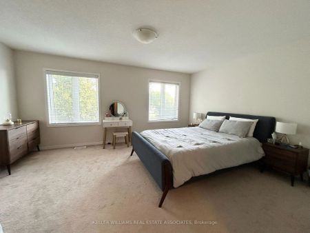 Property For Lease | W9239405 - Photo 2