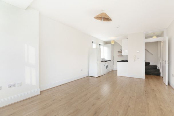 1 Bed Flat, Gordon Road, W5 - Photo 1