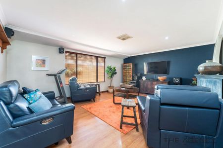 Spacious Family Living with Comfort and Convenience - Photo 2