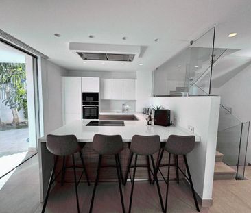 Luxury Villa for rent in Estepona, Andalusia - Photo 4