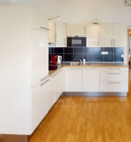 Pronájem prostorného designového bytu 2+kk 59 m - Fotografie 3