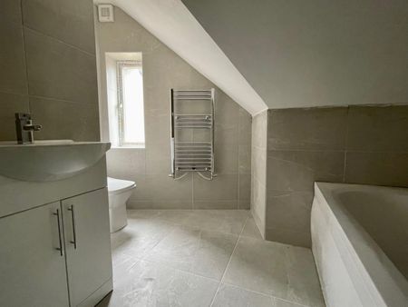 2 bedroom Flat To Let - Photo 3