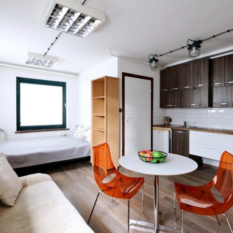 Kawalerka w kameralnym budynku na Zaciszu 20 m² - Photo 1