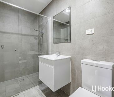 Spacious 2 Bedroom Apartment - Available Now! - Photo 4