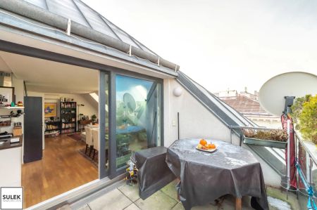 Wunderschöne 4-Zimmer Dachgeschosswohnung mit Terrasse & Weitblick in bester Lage! *ab Herbst 1.10.2025* - Photo 2