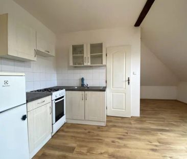 PRONÁJEM ZREKONSTRUOVANÉHO STŘEŠNÍHO BYTU 1+ KK, ČERNOVICE BRNO - Fotografie 2