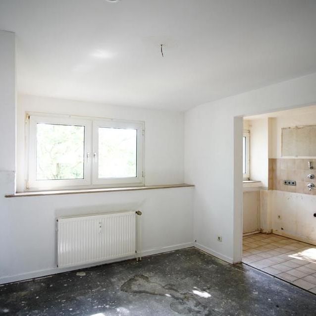 ERSTBEZUG nach Sanierung + Einzug ab 01.03.2026 möglich! - Photo 1