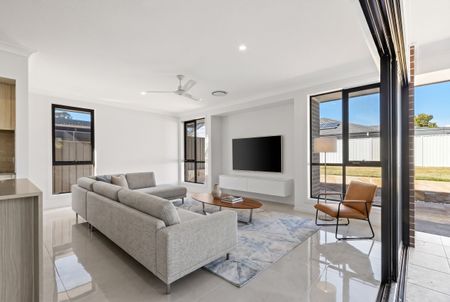 Space, Style & Comfort for the Whole Family - Photo 3
