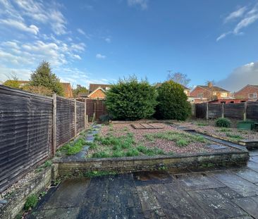 3 bed bungalow to rent in The Spinney, Taunton, TA1 - Photo 2