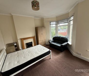 4 bedroom terraced house to rent - Photo 3