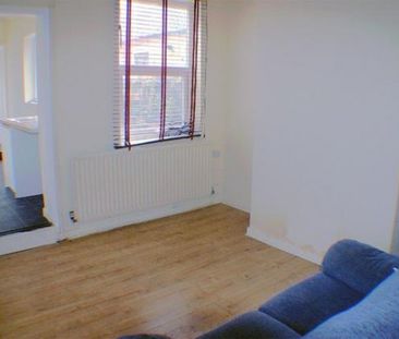 3 BEDROOM NEWLY REFURBISHED TERRACED HOUSE IN SHELTON, STOKE - Photo 2
