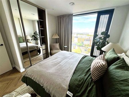 3 WEEKS RENT FREE FOR 12 MONTH TENANCY | AVAILABLE NOW| PET FRIENDLY | 24-HOUR CONCIERGE | LUXURY AMENITIES | VIEWING RECOMMENDED! - Photo 3