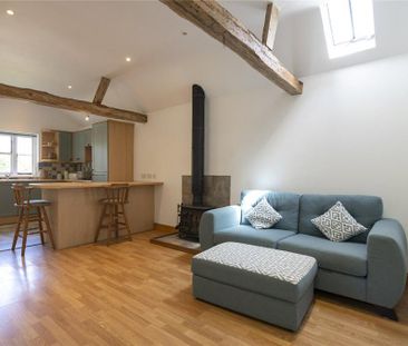 2 bedroom barn conversion to rent - Photo 1