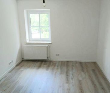 Modernisierte 2 Zimmer Wohnung mit Einbauküche in Bad Lauchstädt - Photo 4