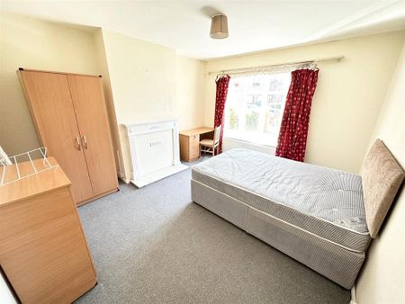 4 bedroom semi-detached house to rent - Photo 4