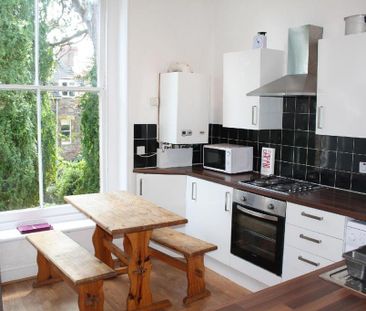 3 bedroom flat to rent - Photo 5