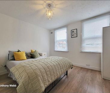 4 bedroom terraced house to rent - Photo 3