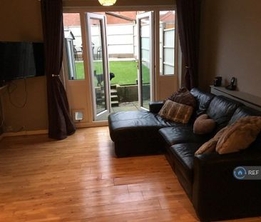 2 bedroom end of terrace house to rent - Photo 2