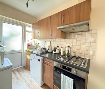 2 Bed Terraced House, Ingleton Road, N18 - Photo 5