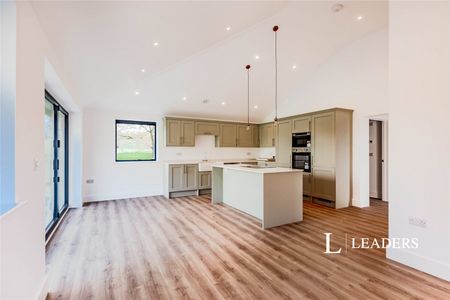 2 bedroom bungalow to rent Charlwood Road, Horley, Surrey, RH6 - Photo 4