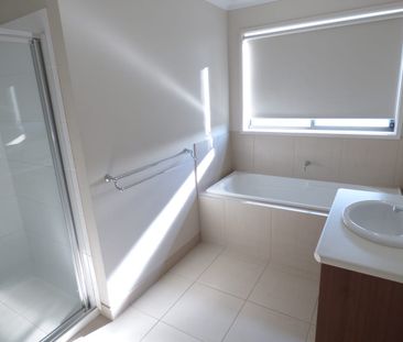 Beautiful Family Home in Sought-After Erin Park Estate - Photo 4