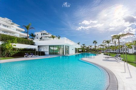 Apartment in Estepona, Costa del Sol - Photo 4