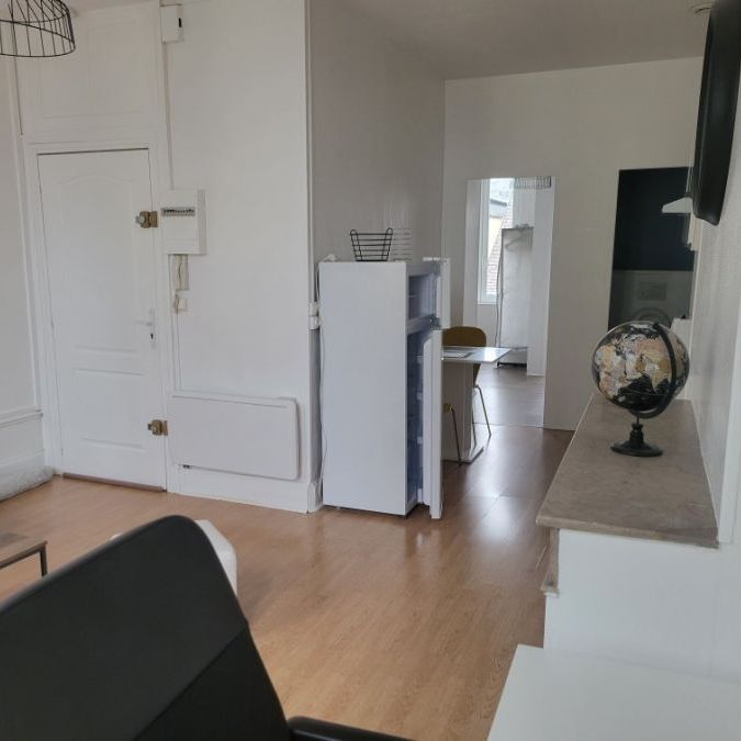 TYPE 2MEUBLE EN CENTRE VILLE - Photo 1