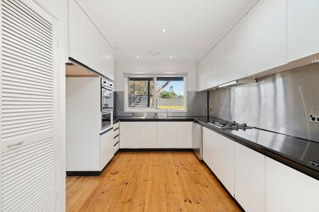 10 Knees Road, Park Orchards VIC 3114 - House For Rent | Domain - Photo 2