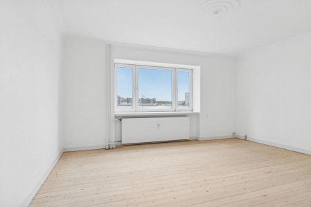 Centralt beliggende 2-værelses med altan og fjordkig - Photo 3