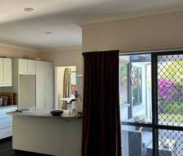 Knightsbridge 3 bedroom 2 bathrooms - Photo 2