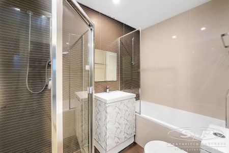 Luxury One Bedroom Apartment - Photo 5