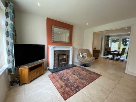 66 Woodview Crescent, Lisburn, BT28 1LF - Photo 2