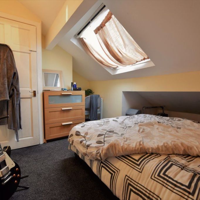 2 bedroom House in Hyde Park, Leeds - Photo 1