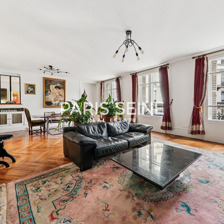 Appartement • Saint Philippe du Roule - Photo 1