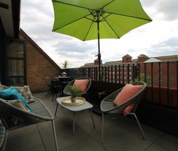 High Street, TW8, London - Photo 6