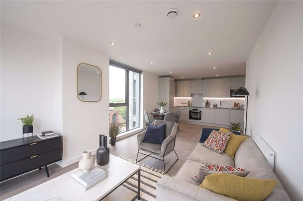 ** 2 WEEKS RENT FREE FOR JANUARY MOVE INS ** Rent in the iconic Thames Quarter building in the heart of Reading's town centre. This is a 2 bedroom 2 bathroom apartment on the 4th floor. - Photo 1