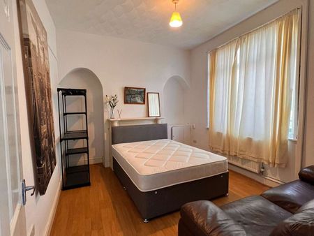 Rector Road Room 2 - Photo 2