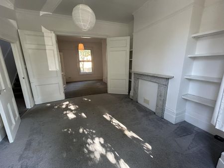 2 bedroom flat to let - Photo 2